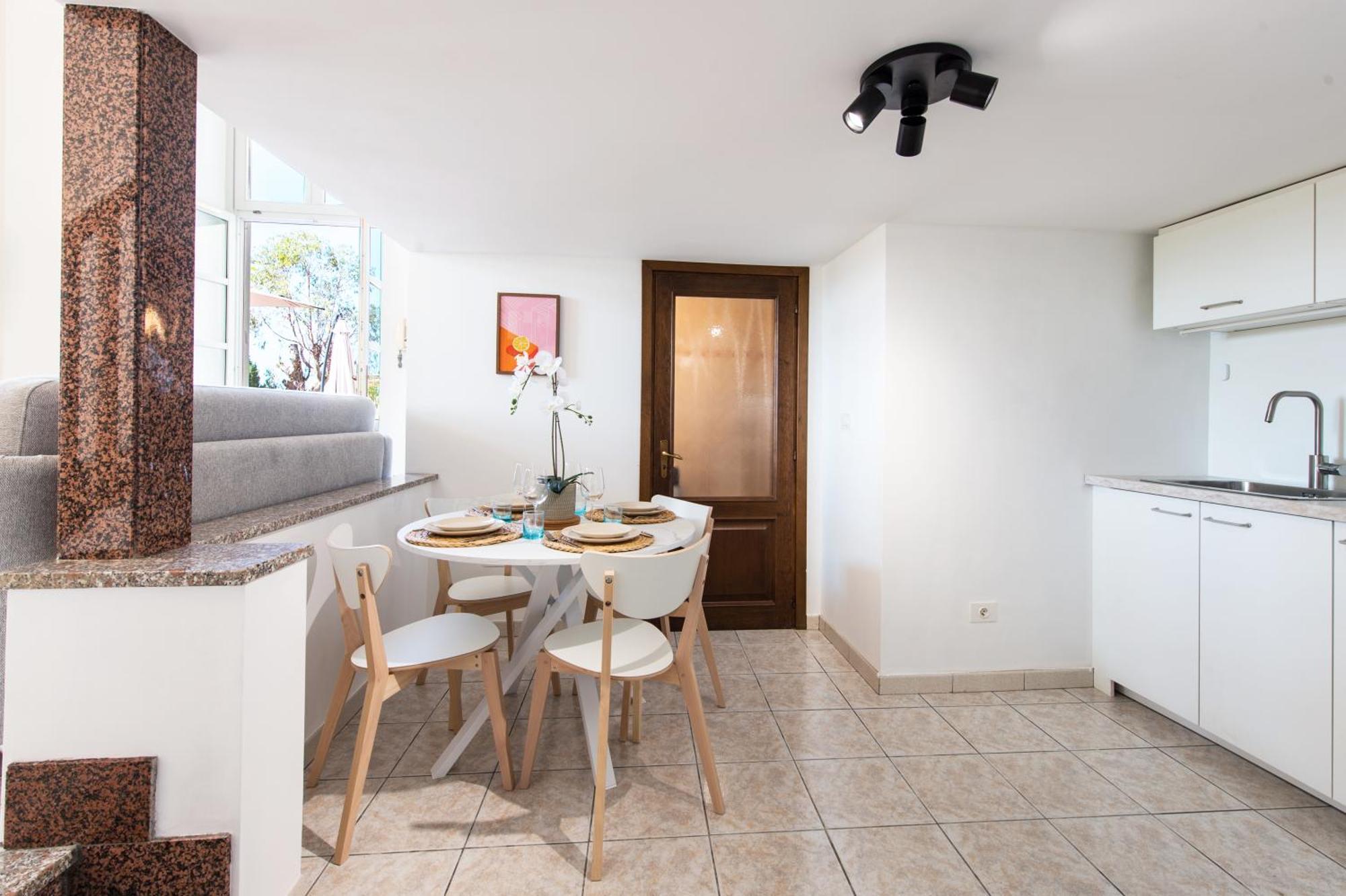 Oliviers -Agreable 2 Pieces Dans Maison Bourgeoise 멍똥 외부 사진