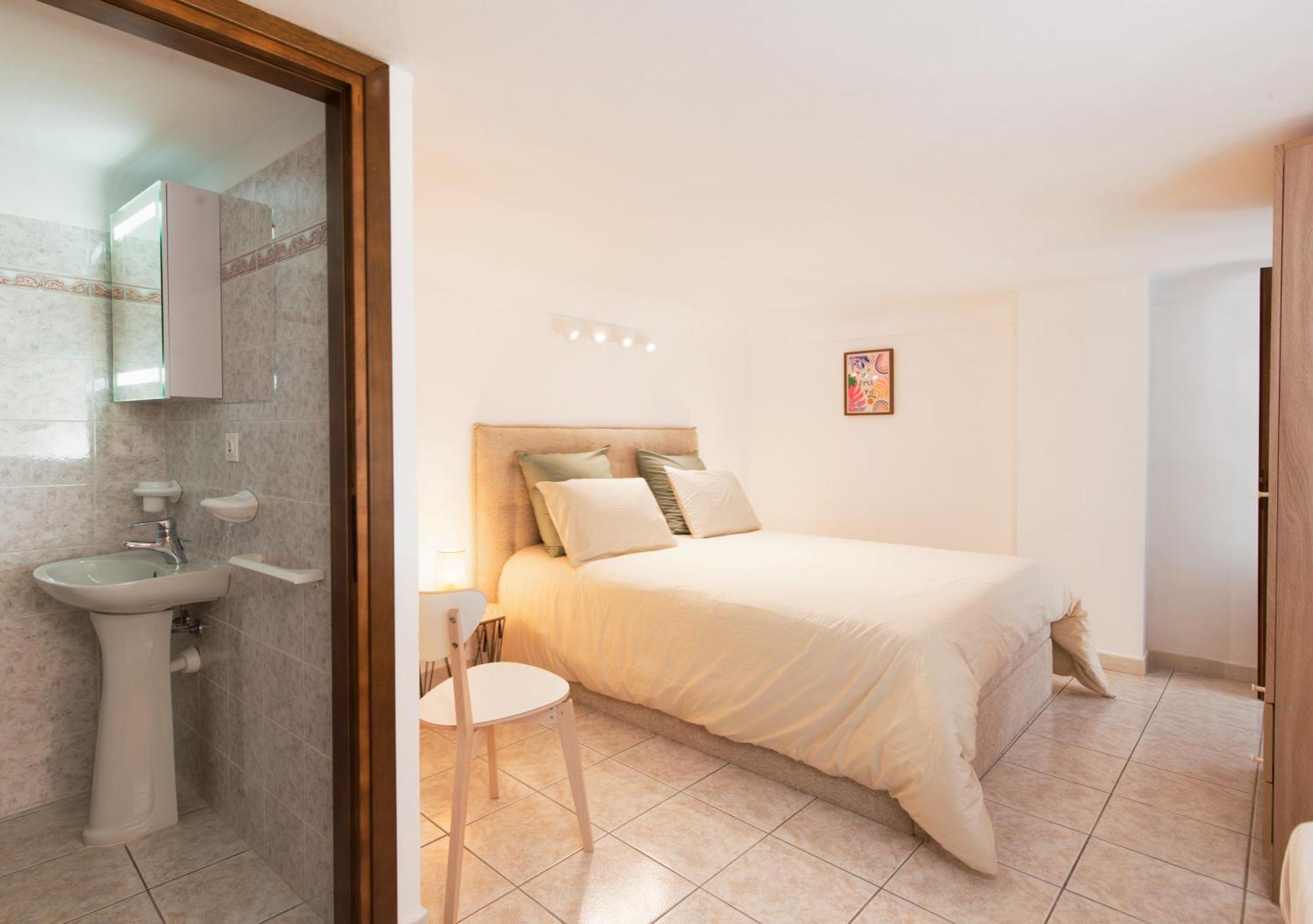 Oliviers -Agreable 2 Pieces Dans Maison Bourgeoise 멍똥 외부 사진